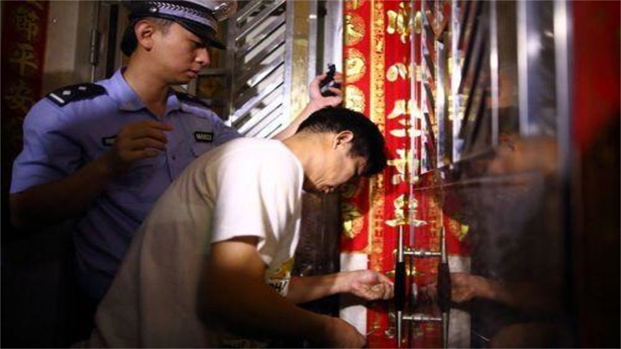 伊春请开锁师傅开了锁后，师傅